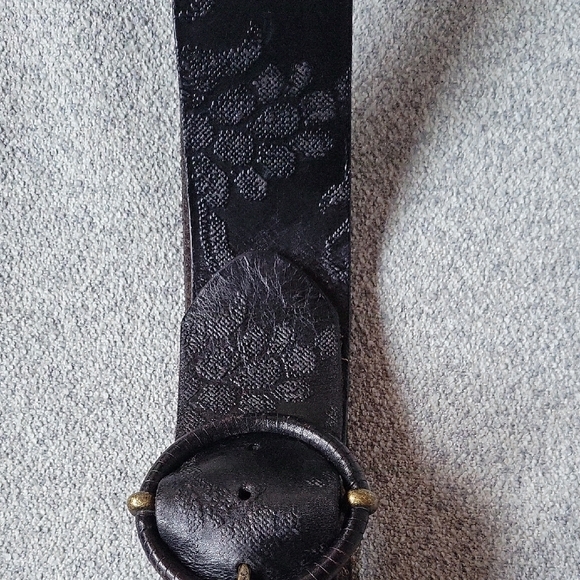 Fossil Vintage Black and Gold Leather Belt - Picture 11 of 11